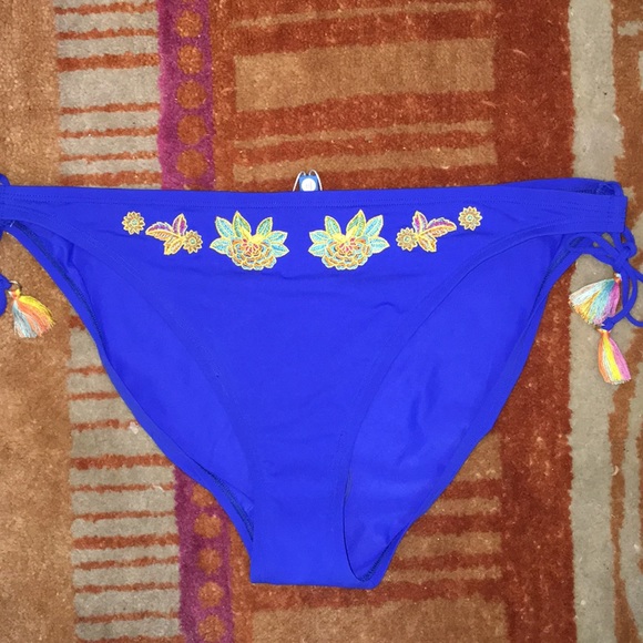 Bleu Rod Beattie Other - Bleu rod Beattie embroidered tassel bikini bottom